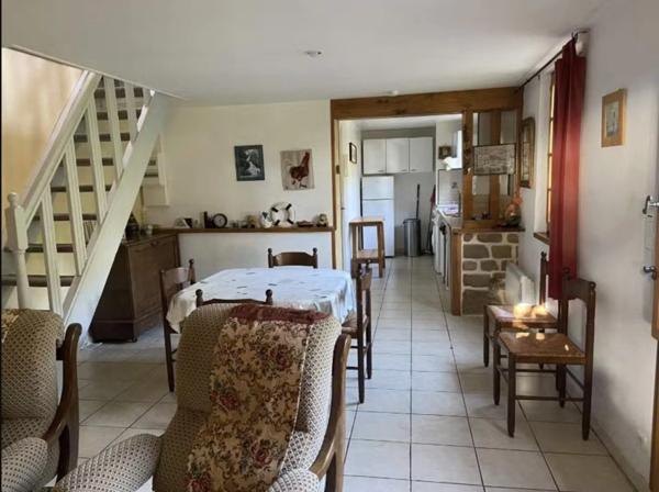 Mortain Maison de 120 m² avec gîte indépendant de 58 m² et terrain de 7 003 m² - La tranquillité de la campagne avec les avantages de la ville