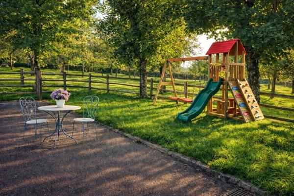 Mortain Maison de 120 m² avec gîte indépendant de 58 m² et terrain de 7 003 m² - La tranquillité de la campagne avec les avantages de la ville