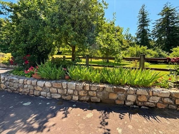 Mortain Maison de 120 m² avec gîte indépendant de 58 m² et terrain de 7 003 m² - La tranquillité de la campagne avec les avantages de la ville