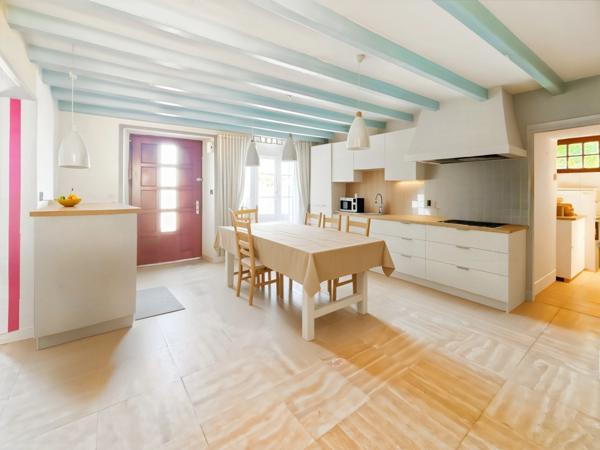 Mortain Maison de 120 m² avec gîte indépendant de 58 m² et terrain de 7 003 m² - La tranquillité de la campagne avec les avantages de la ville