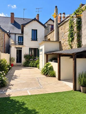 Vente                                                      Maison
                        
                     3 pièces                      85 m2                     à La Guerche-de-Bretagne