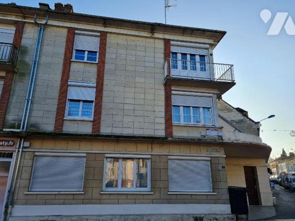 AIRAINES - Immeuble à usage d'habitation comprenant un bâtiment en façade élevé sur caves, comp...