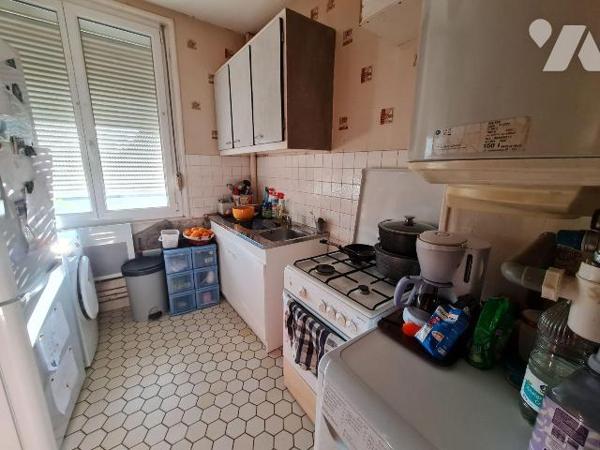 AIRAINES - Immeuble à usage d'habitation comprenant un bâtiment en façade élevé sur caves, comp...