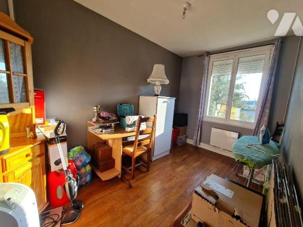 AIRAINES - Immeuble à usage d'habitation comprenant un bâtiment en façade élevé sur caves, comp...