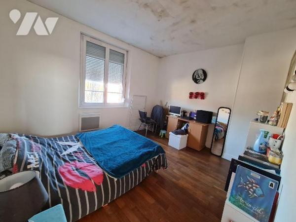 AIRAINES - Immeuble à usage d'habitation comprenant un bâtiment en façade élevé sur caves, comp...