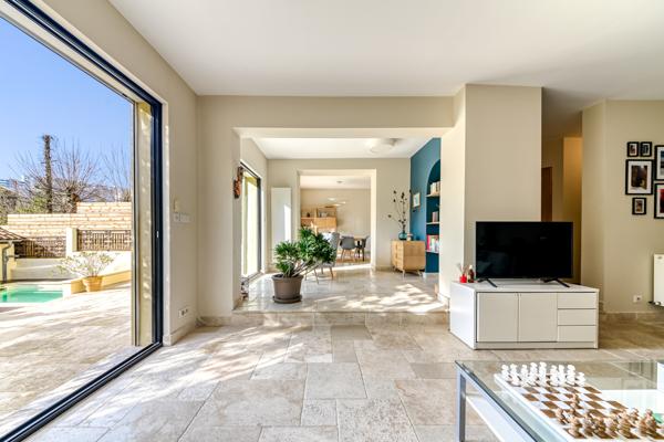 Caluire - Boutary: Une maison familiale de 205m2, 5 chambres, terrasse, jardin, piscine.