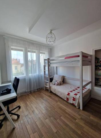 Grand appartement rénové à Nancy – 5 chambres, balcon, garage, et zéro travaux !