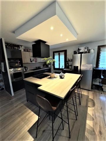 Limite MSA / ND Bondeville : MI 104 m² avec Jardin de 500 m², 4 CH, et 4 PK intérieurs !