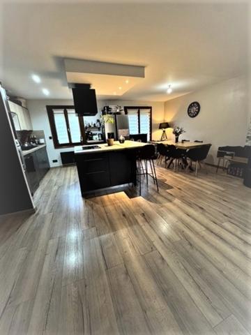 Limite MSA / ND Bondeville : MI 104 m² avec Jardin de 500 m², 4 CH, et 4 PK intérieurs !