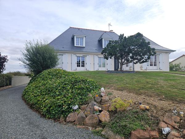 Maison à Montreuil-Bellay, 49260 - 8 pièces 180m²