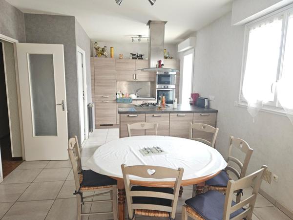 Maison à Montreuil-Bellay, 49260 - 8 pièces 180m²