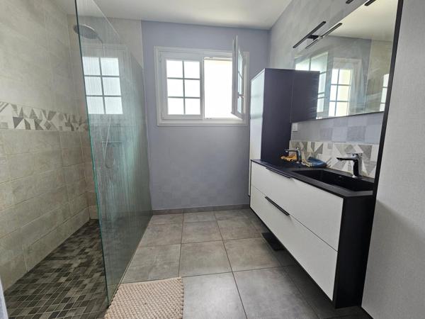 Maison à Montreuil-Bellay, 49260 - 8 pièces 180m²