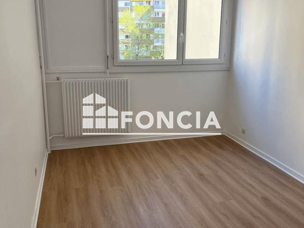 Location Appartement 2 pièces 50.1 m² - 156 AVENUE BOLLEE Le Mans 72000