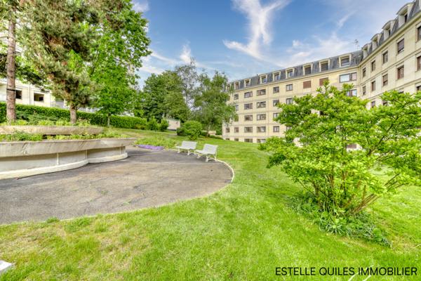 Versailles (78000) VERSAILLES MONTREUIL. Appartement 121m2 avec balcon, parkings et cave.