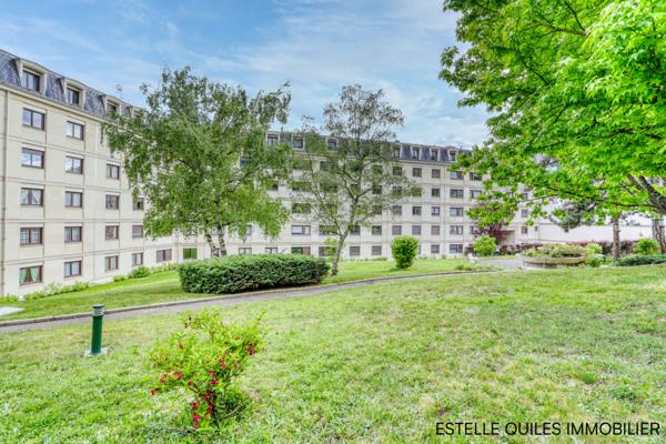 Versailles (78000) VERSAILLES MONTREUIL. Appartement 121m2 avec balcon, parkings et cave.