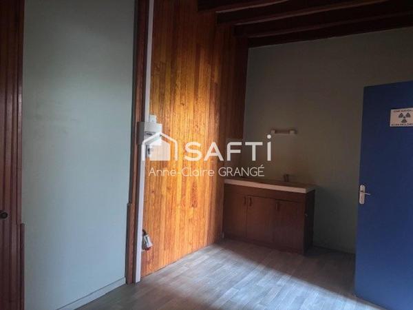 Investissement idéal: local commercial plus appartement au coeur de Sillé le Guillaume