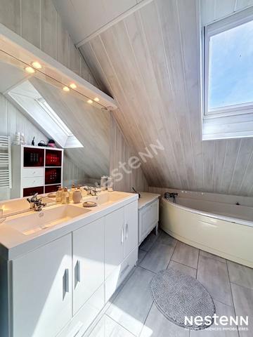 MAISON - T8 - TERRASSE/JARDIN - STATIONNEMENT