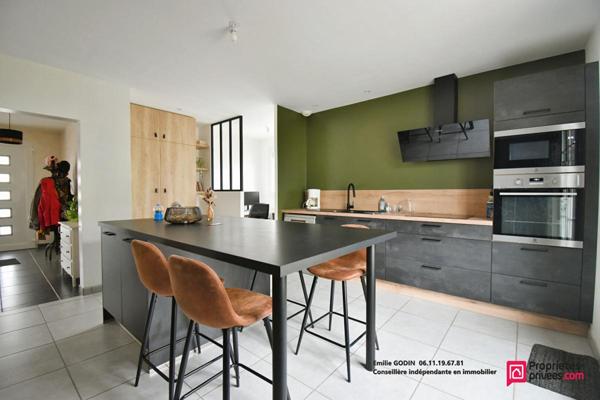 Maison Saint Pierre Des Echaubrogne 6 pièce(s) 110 m2