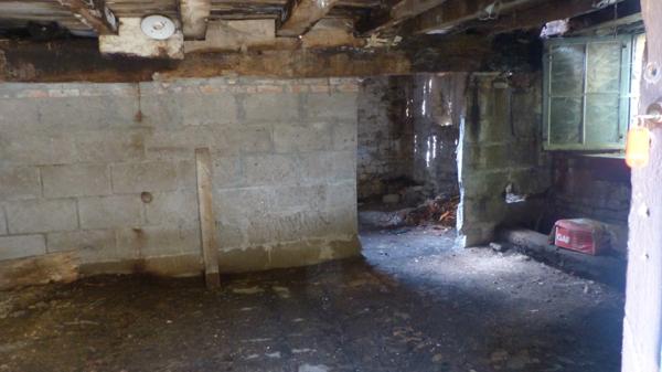 Dpt Deux Sèvres (79), à vendre SAINT LOUP LAMAIRE Bâtiment à rénover