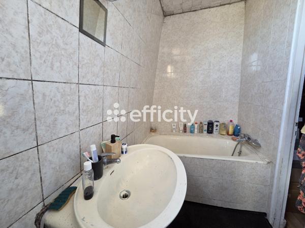Appartement
         2 pièces
        - 30 m² 95 000 € *