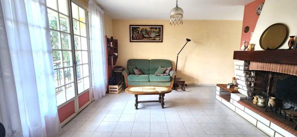 VIVONNE - MAISON - SOUS SOL - JARDIN