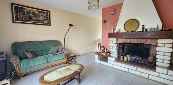 VIVONNE - MAISON - SOUS SOL - JARDIN