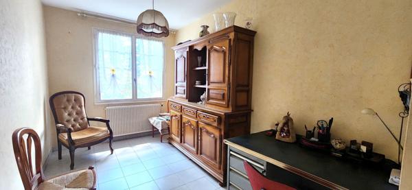 VIVONNE - MAISON - SOUS SOL - JARDIN
