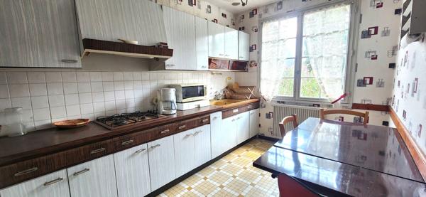 VIVONNE - MAISON - SOUS SOL - JARDIN