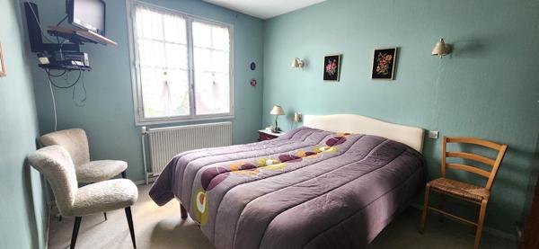 VIVONNE - MAISON - SOUS SOL - JARDIN