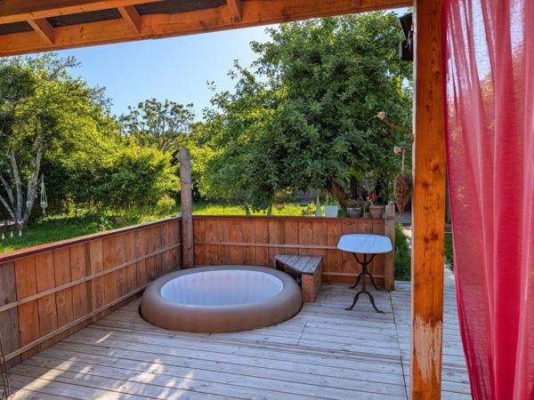 Maison rénovée de plain-pied – 79 m² – 3 chambres - calme et verdoyant à Châtelay (Jura) à 15 min de DOLE