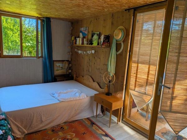 Maison rénovée de plain-pied – 79 m² – 3 chambres - calme et verdoyant à Châtelay (Jura) à 15 min de DOLE