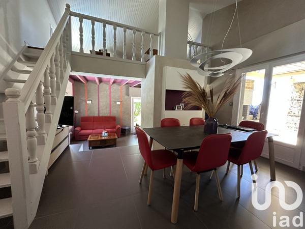 Maison d’architecte 6 pièces de 139 m² à Mercuès (46090)