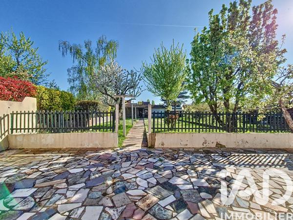 Maison à vendre 6 pièces 130 m² Le Mesnil-Saint-Denis