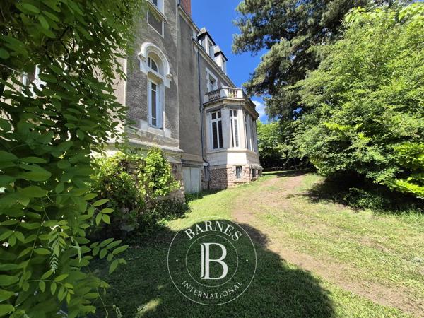 Châtel-Guyon, Propriété 10 Chambres -  755 m² à vendre