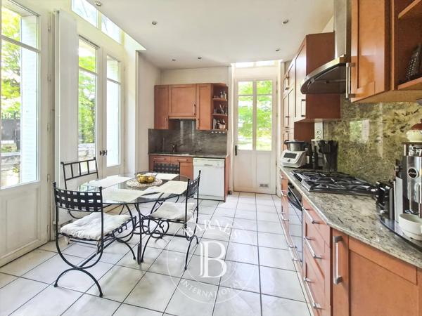 Châtel-Guyon, Propriété 10 Chambres -  755 m² à vendre