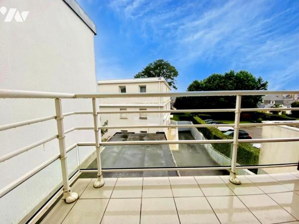 VANNES – T2 avec balcon, cave et garage – Proximité immédiate du port