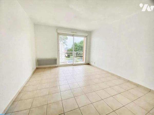 VANNES – T2 avec balcon, cave et garage – Proximité immédiate du port