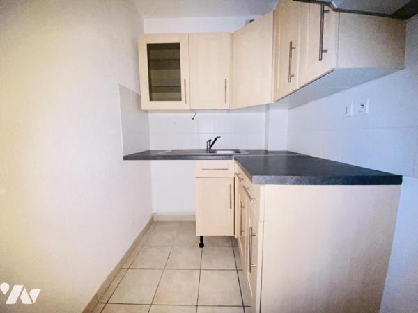 VANNES – T2 avec balcon, cave et garage – Proximité immédiate du port