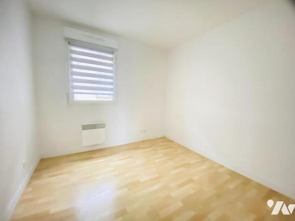 VANNES – T2 avec balcon, cave et garage – Proximité immédiate du port