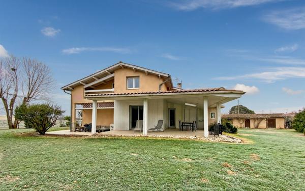 Maison à vendre    5 pièces •  Saint-Étienne-de-Tulmont