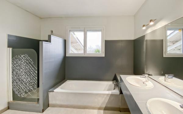 Maison à vendre    5 pièces •  Saint-Étienne-de-Tulmont