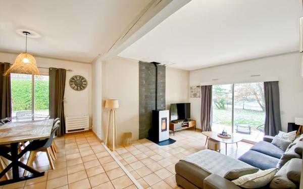 Maison à vendre    5 pièces •  Saint-Étienne-de-Tulmont