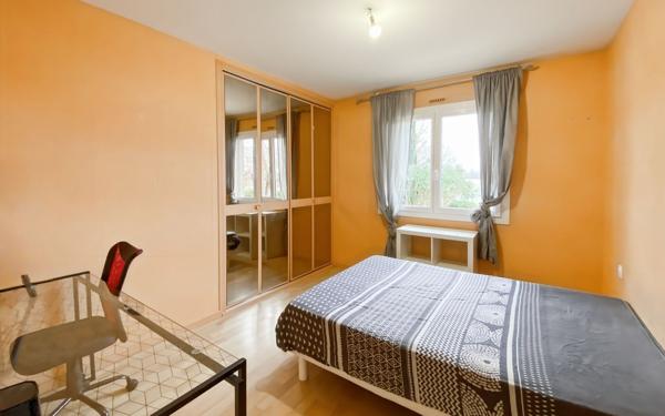 Maison à vendre    5 pièces •  Saint-Étienne-de-Tulmont