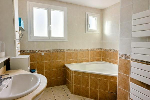 Maison familiale 142m² avec piscine couverte – 5 506 m² de terrain à Saint-Pierre-de-Clairac