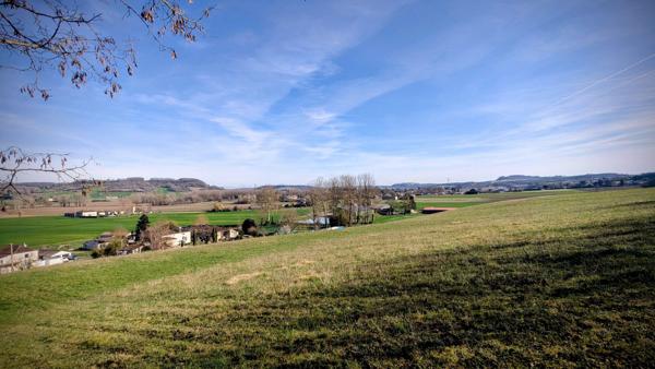 Maison familiale 142m² avec piscine couverte – 5 506 m² de terrain à Saint-Pierre-de-Clairac