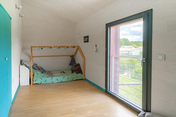 Maison passive moderne de 160 m² à Salles : confort, écologie et espace de vie idéal