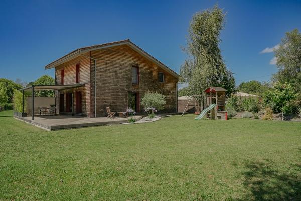 Maison passive moderne de 160 m² à Salles : confort, écologie et espace de vie idéal