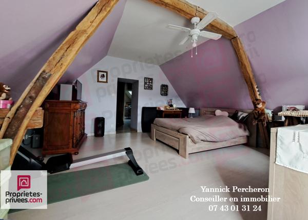 Maison de charme avec hangar sur parcelle voisine, à Vernoil-le-Fourrier