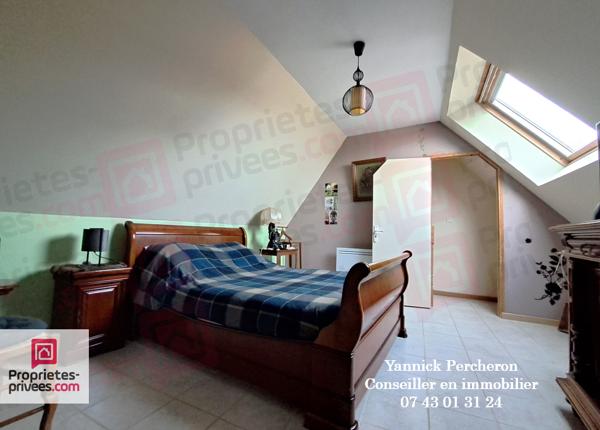 Maison de charme avec hangar sur parcelle voisine, à Vernoil-le-Fourrier