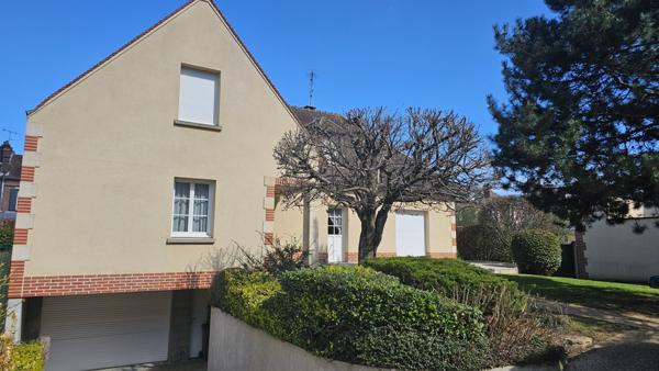 À vendre - Maison individuelle, 8 pièces située à Beauvais (60000)